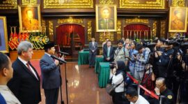 Menteri Pertahanan Prabowo Subianto pada menerima kunjungan Duta Besar Palestina untuk Indonesia Zuhair Al-Shun di Ruang Bhinneka Tunggal Ika, Kementerian Pertahanan, Jakarta. (Dok. Tim Media Prabowo)
