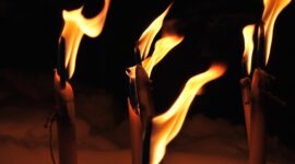 Tradisi Damar Sewu Menyambut Malam Lailatul Qodar. (Pixabay.com/barthelskens)