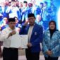 Partai Amanat Nasional (PAN) mengeluarkan surat rekomendasi untuk mencalonkan Brigjen TNI (Purn) Kemal Hendrayadi yang berpasangan dengan Sugiharto Parikesit menjadi Calon Walikota dan Wakil Walikota Bekasi 2024. (Dok Tim Media PAN)