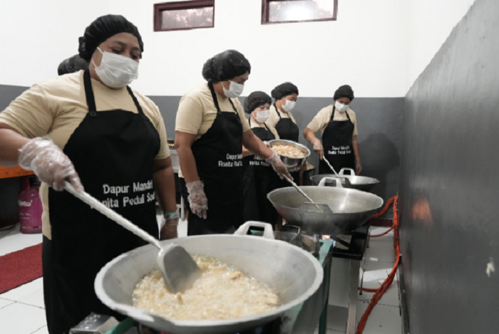 Gubernur Jabar Dedi Mulyadi menanggapi serius kasus keracunan 364 siswa MBG di KBB, janji evaluasi menyeluruh program pangan. Menuntut transparansi. (Dok. Bgn.go.id)